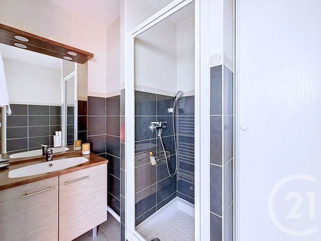 Appartement T3 à vendre - 3 pièces - 62.13 m2 - LYON - 69008 - RHONE-ALPES - Century 21 Rive Gauche