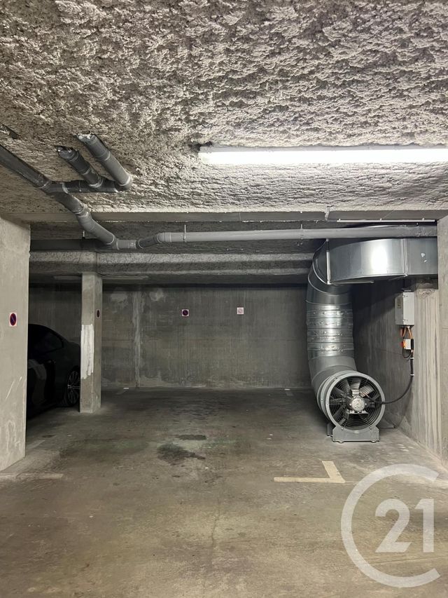 Afficher la photo en grand parking à louer - 16.0 m2 - VILLEURBANNE - 69 - RHONE-ALPES - Century 21 Rive Gauche