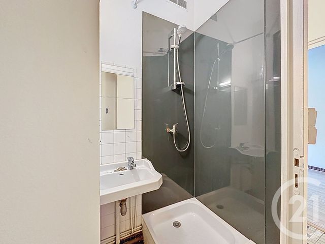 Appartement F1 bis à vendre - 2 pièces - 27.7 m2 - LYON - 69006 - RHONE-ALPES - Century 21 Rive Gauche