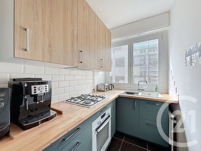 Afficher la photo en grand Appartement T2 à vendre - 2 pièces - 46.3 m2 - LYON - 69006 - RHONE-ALPES - Century 21 Rive Gauche