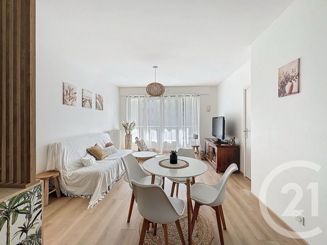 Afficher la photo en grand Appartement T2 à vendre - 2 pièces - 46.3 m2 - LYON - 69006 - RHONE-ALPES - Century 21 Rive Gauche