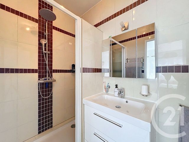 Afficher la photo en grand Appartement T2 à vendre - 2 pièces - 46.3 m2 - LYON - 69006 - RHONE-ALPES - Century 21 Rive Gauche