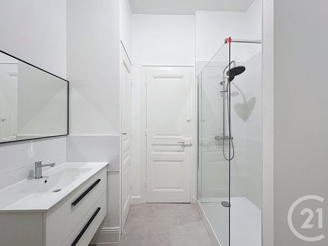 Appartement T2 à louer - 2 pièces - 60.44 m2 - LYON - 69006 - RHONE-ALPES - Century 21 Rive Gauche